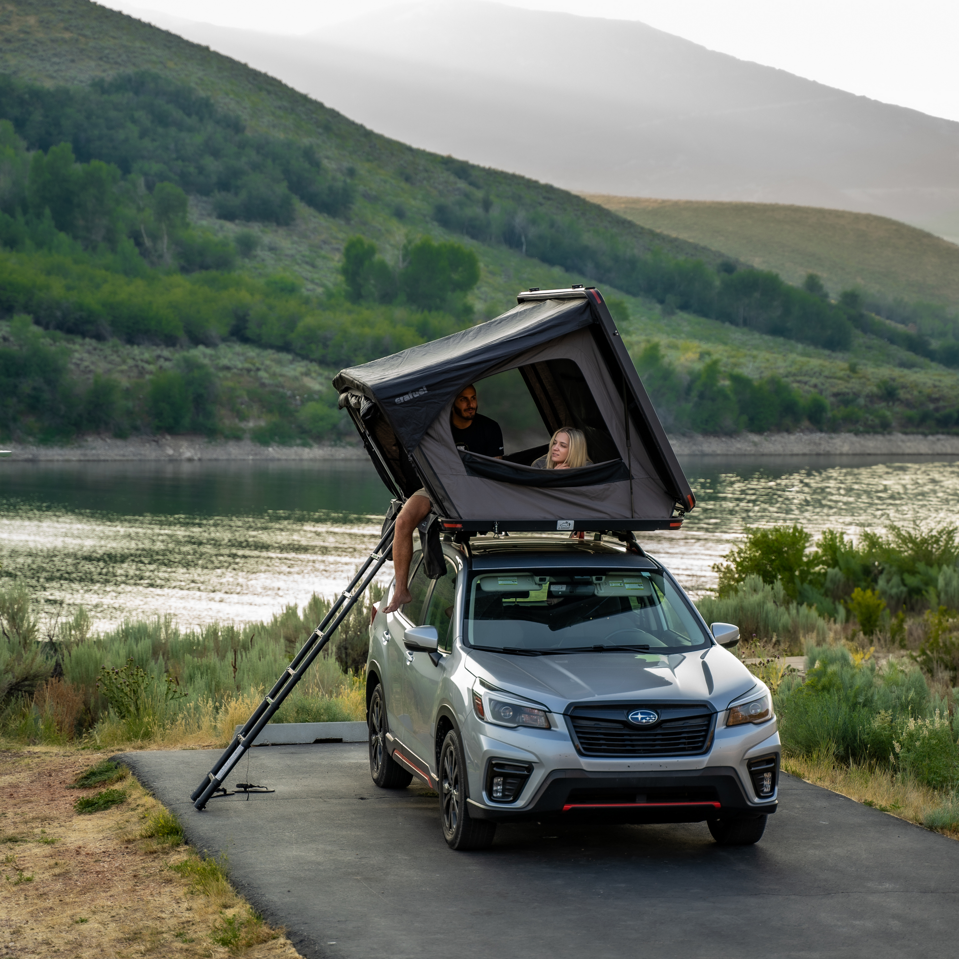 suv roof tent SummitBreeze XL - 55" Aluminum Rooftop Tent